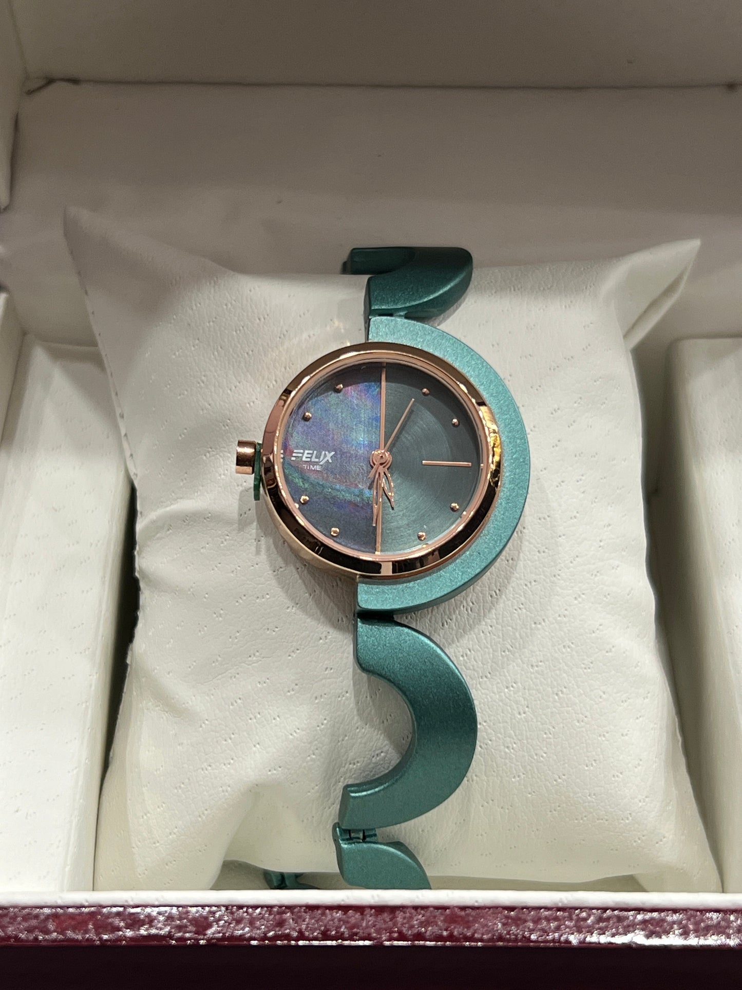 Unique - Chained Pattern Watches for Women