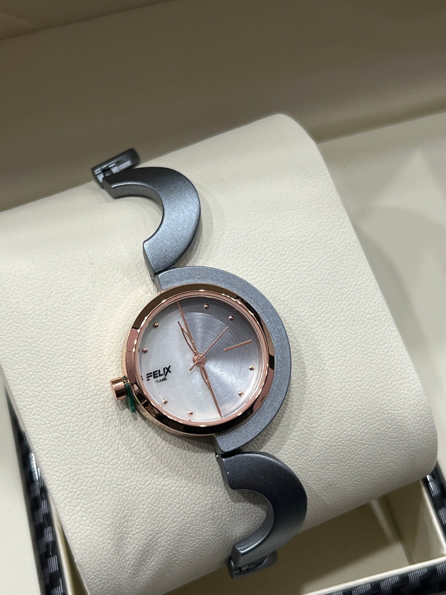 Unique - Chained Pattern Watches for Women