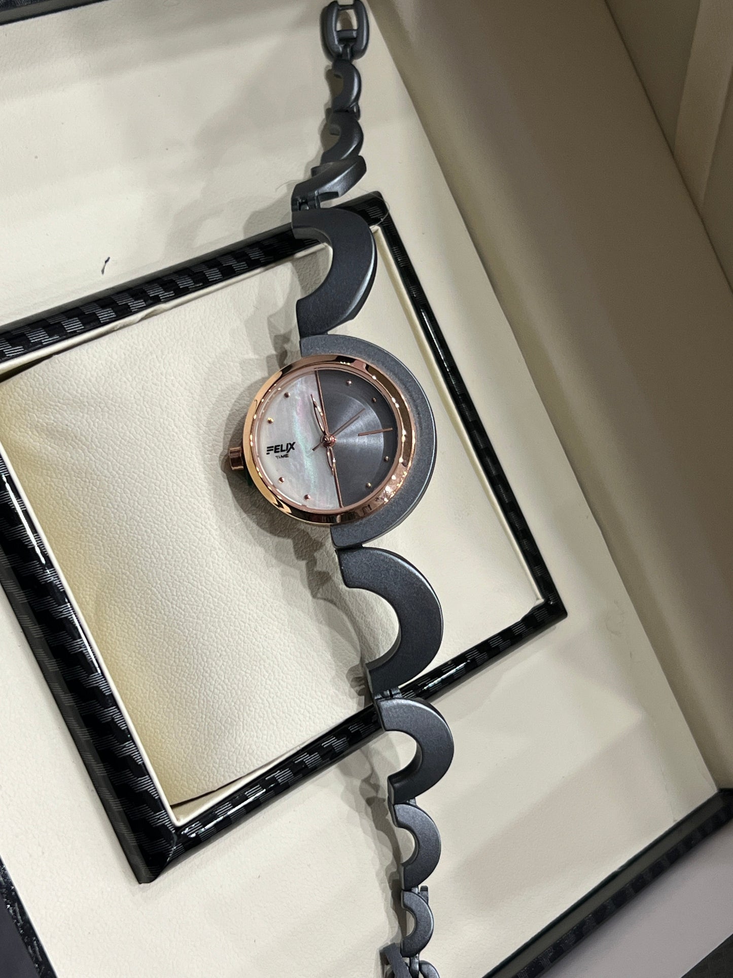 Unique - Chained Pattern Watches for Women