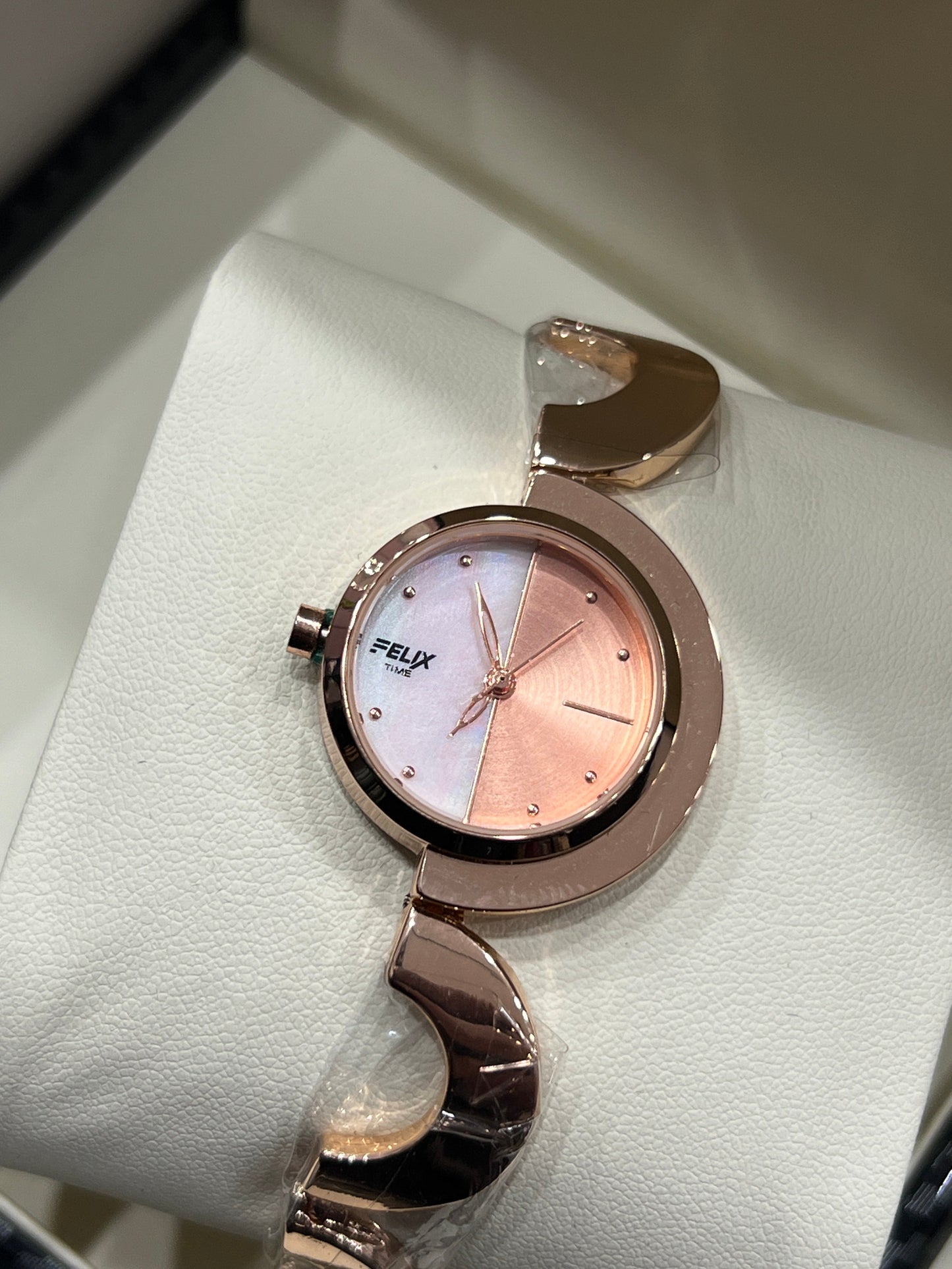 Unique - Chained Pattern Watches for Women